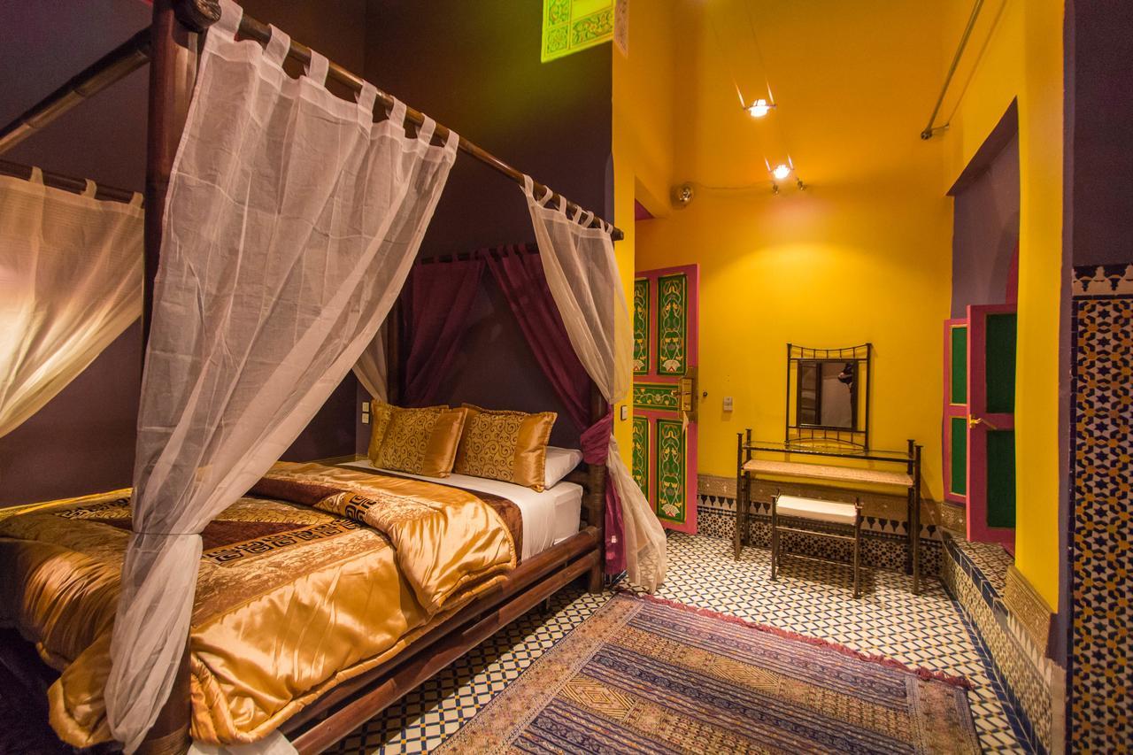 Riad Haj Palace & Spa Fes Ngoại thất bức ảnh A bedroom at the hotel